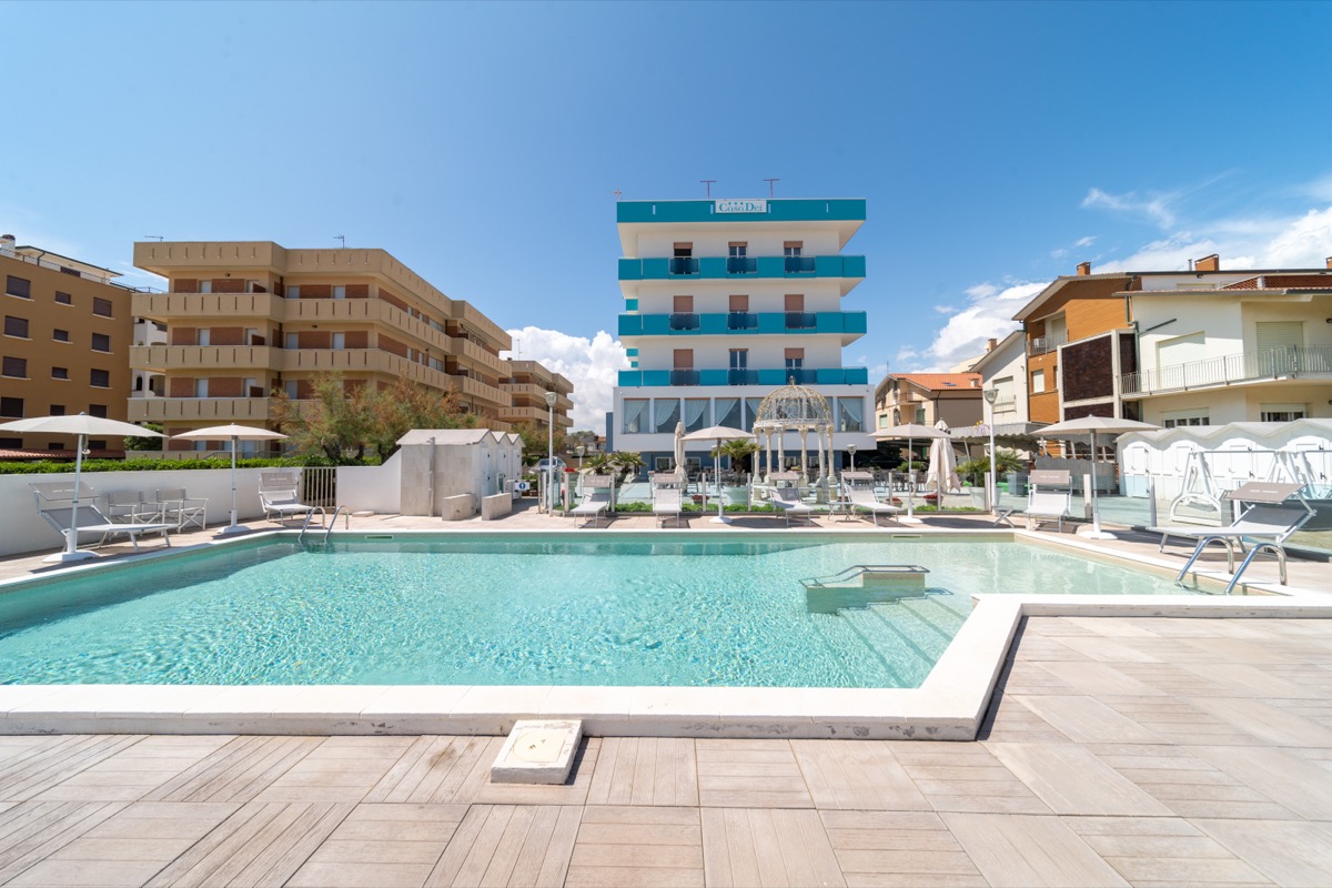 Hotel CasaDei: 25 anni di ospitalit&agrave;, storie e vacanze al mare