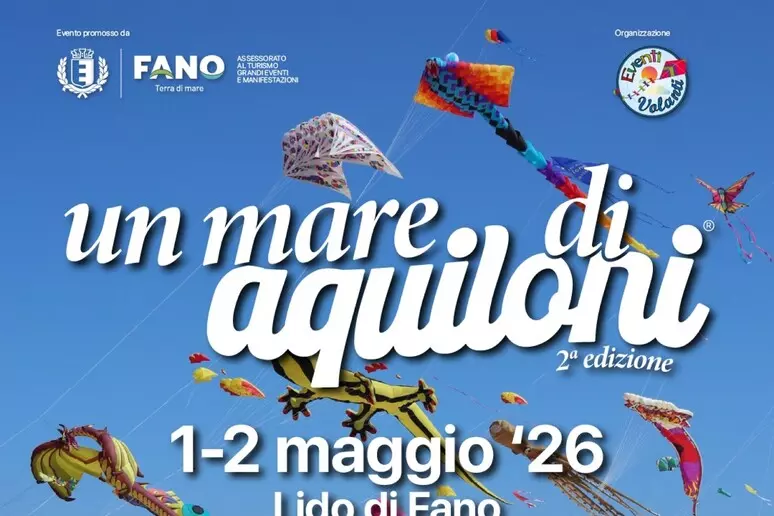 Un mare di aquiloni a Fano: colori e spettacolo sul litorale marchigiano