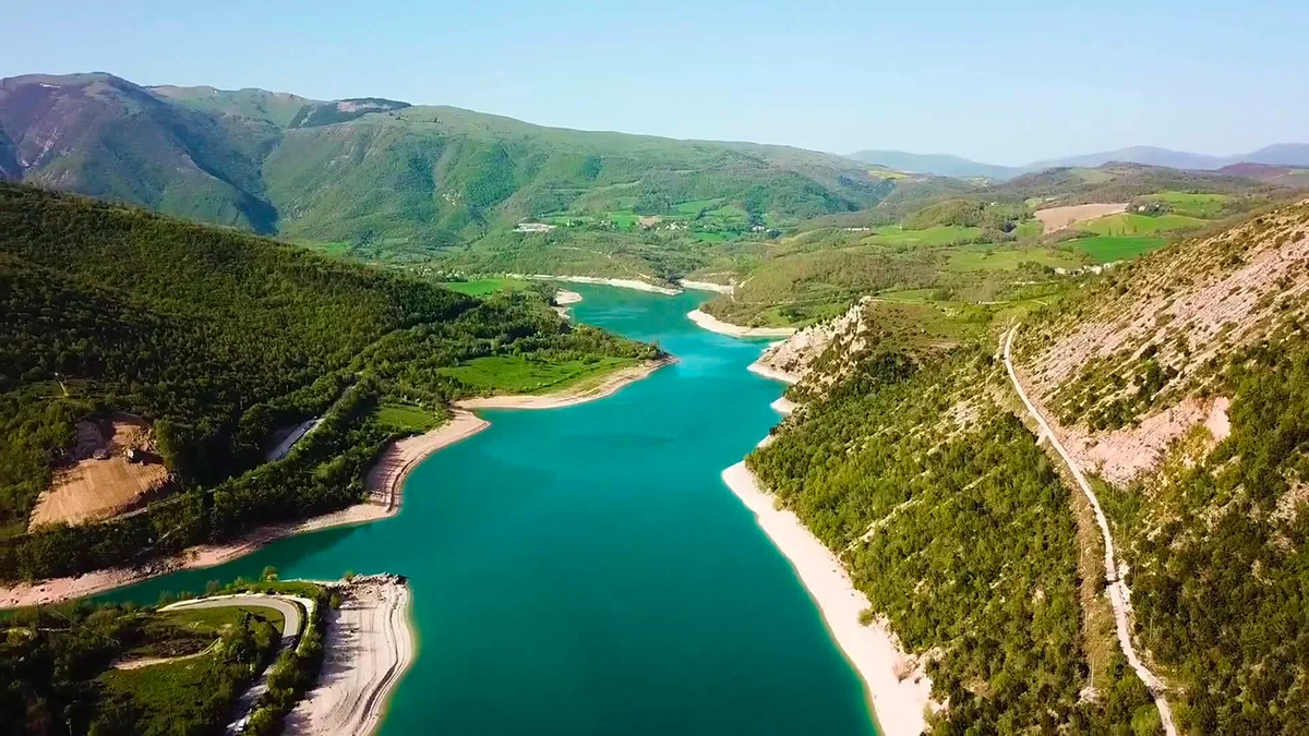 Vuoi un'avventura fuori dal comune? Esplora i laghi dei Sibillini